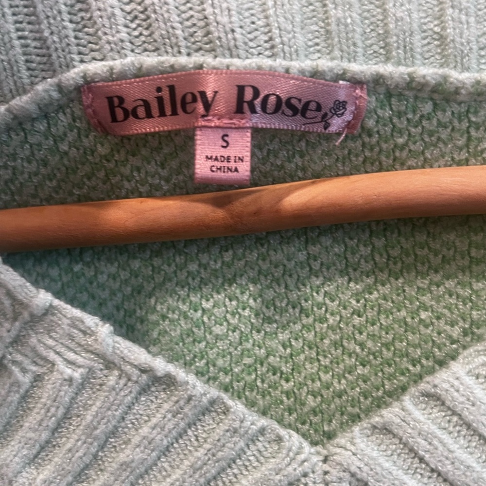 Bailey Rose- Mint Graphic V-Neck Sweater Sz S - Picture 2 of 4